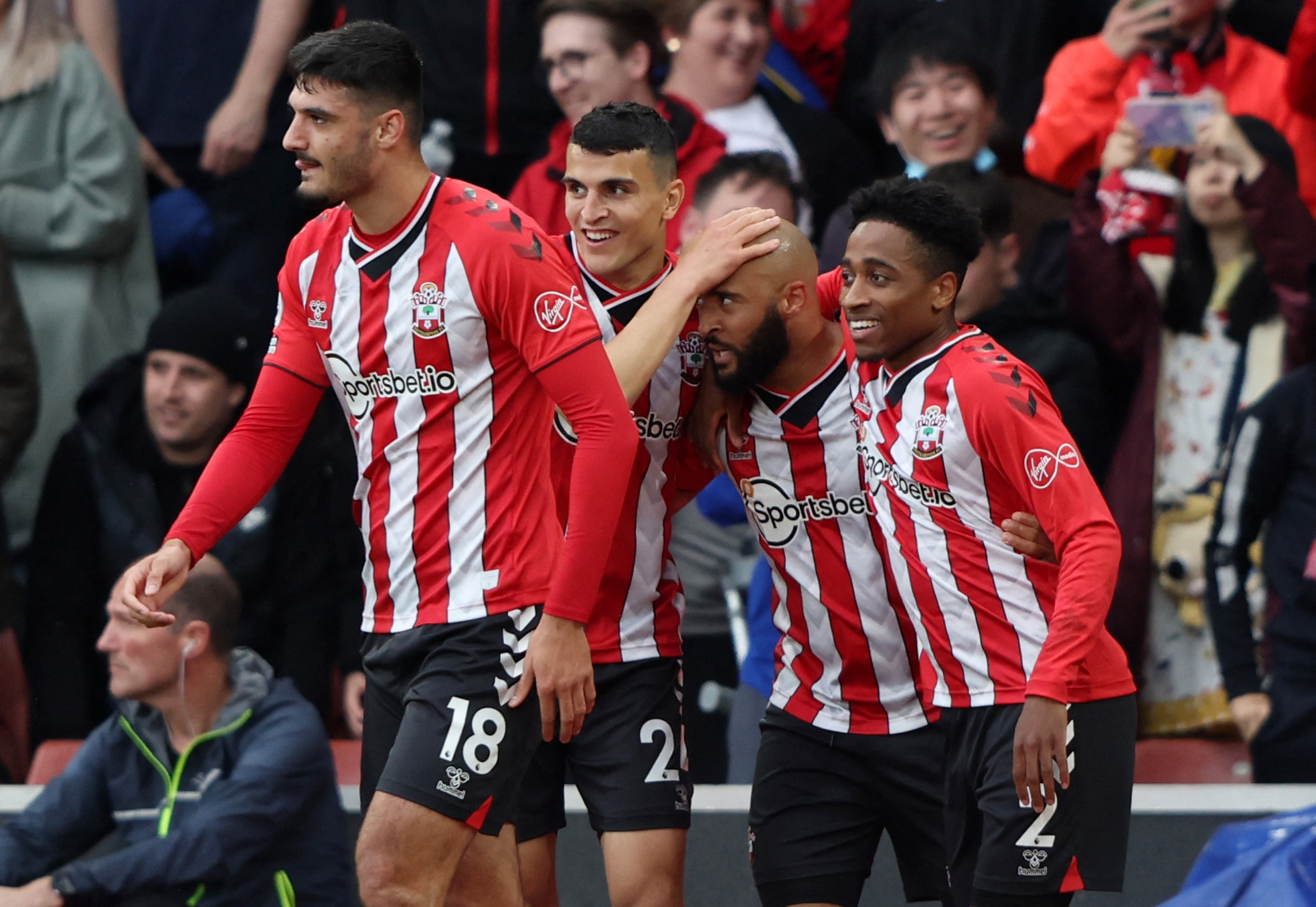 斯洛文尼亚主帅：球队精神已垮，我是否留任赛后再讨论（斯洛文尼亚主帅：队伍士气已崩，去留待赛后再定）