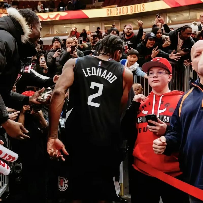 灰熊主帅：莫兰特扭伤了脚踝&需要重新评估，希望伤势并不严重（灰熊主帅称莫兰特脚踝扭伤需进一步评估，盼伤势不重）