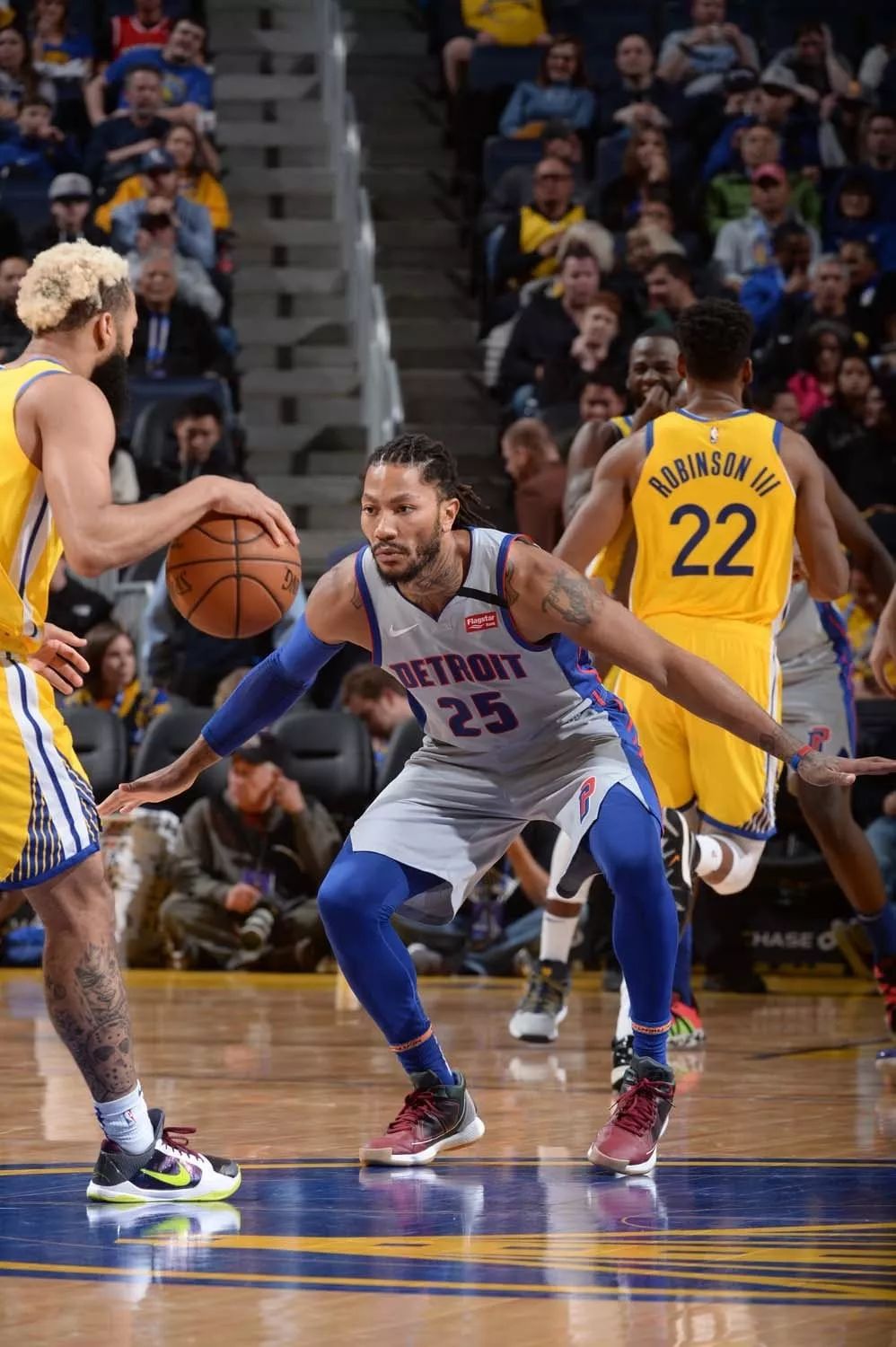 伊朗队攻守平衡实力不容小觑（攻防均衡的伊朗队不可低估）